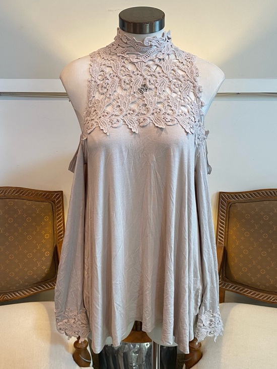 Free People Tops - Free People Lace-Yoke Cold-Shoulder Tunic in Light Taupe, Boho Indie Hippie Girl